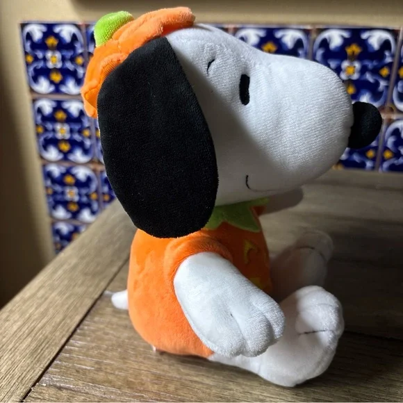 Halloween pumpkin Snoopy Plush Toy by hallmark used - Picture 5 of 16